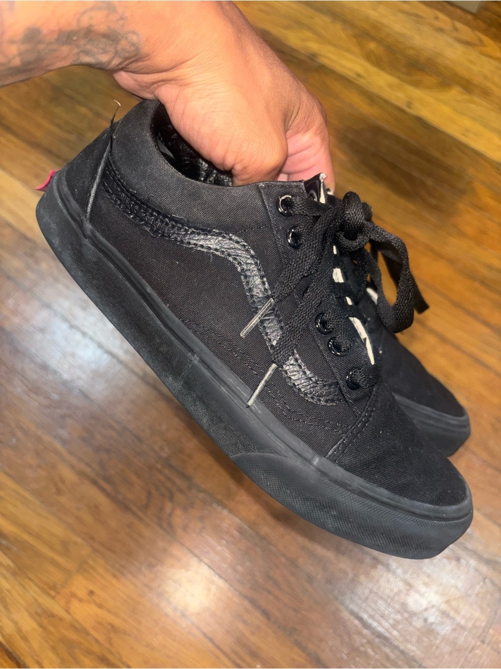 Vans Men's Black Low-Top Canvas Sneakers with Subtle Side Stripe